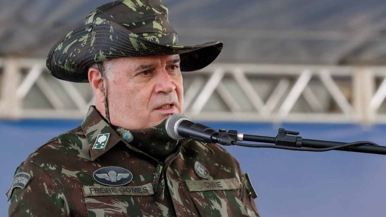 Em nota, Exército diz que o general Freire Gomes não tem perfil nas redes sociais