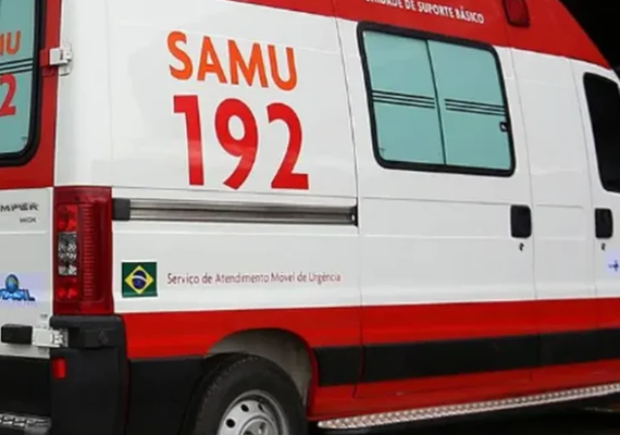 Mulher sofre escoriações após colisão entre motos em cruzamento movimentado de Arapiraca