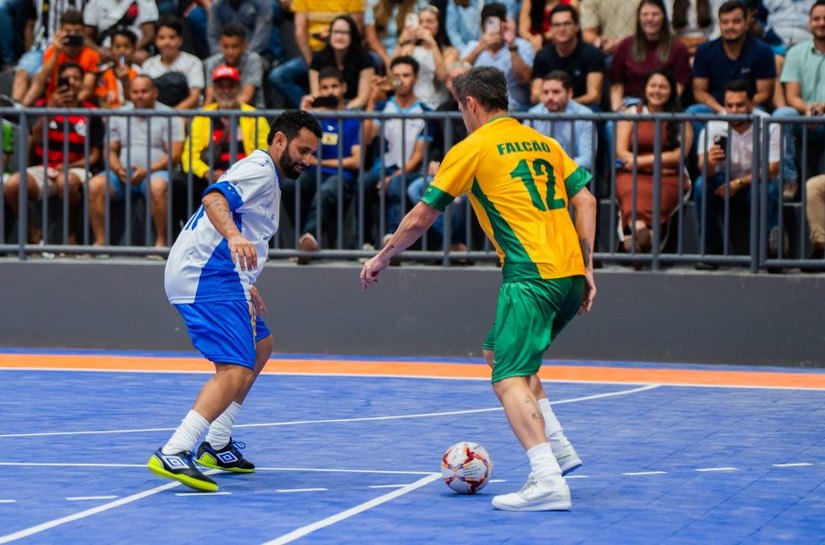 Luciano Barbosa entrega novo Ginásio João Paulo II em noite de festa com o jogador Falcão