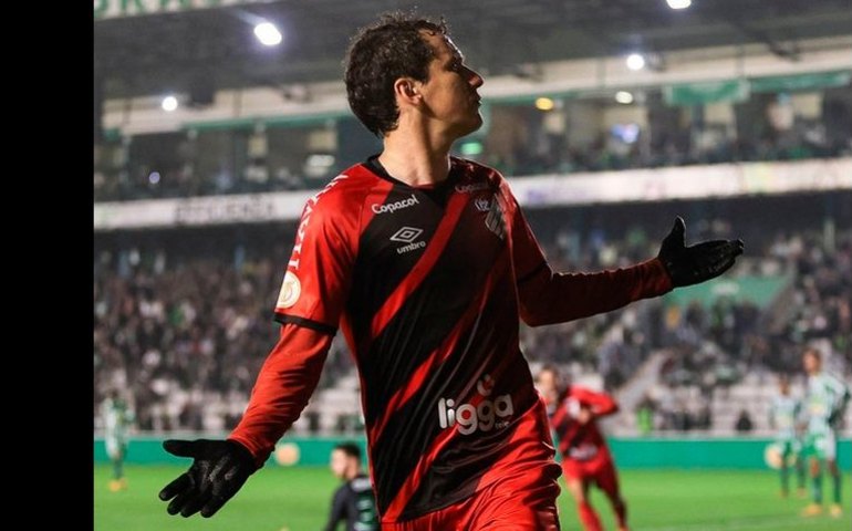 Athletico-PR vira sobre o Juventude e assume a vice-liderança do Brasileirão