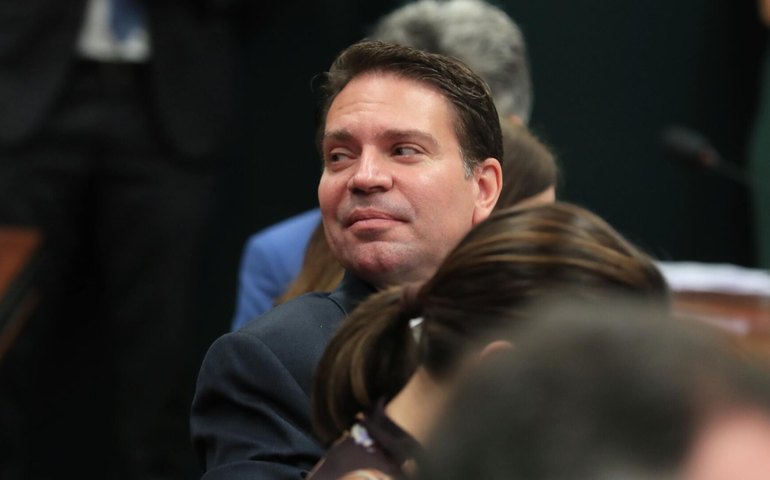 Mulher de Ramagem confirma fuga do deputado federal condenado para os EUA