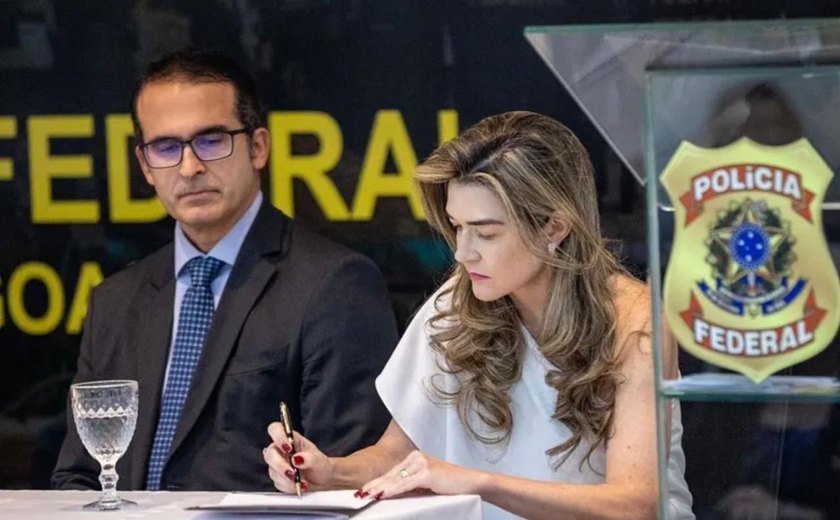 Delegada Bruna Rizzato toma posse como superintendente da Polícia Federal em Alagoas pela terceira vez