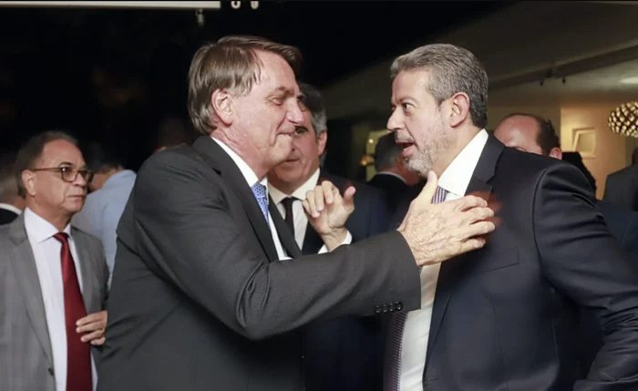 Jair Bolsonaro ao lado do deputado Arthur Lira Jair Bolsonaro ao lado do deputado Arthur Lira