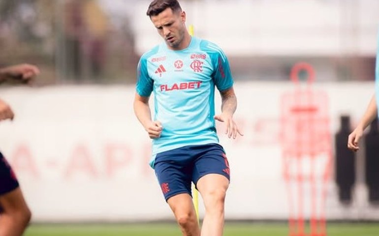 Saúl Ñiguez exalta Flamengo e destaca trabalho de Filipe Luís: 'Já era treinador quando jogava'