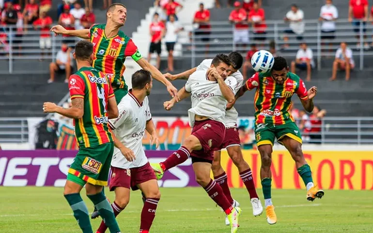 Jogadores do CRB e Sampaio Corrêa entrarão em campo nesta terça homenageando profissões