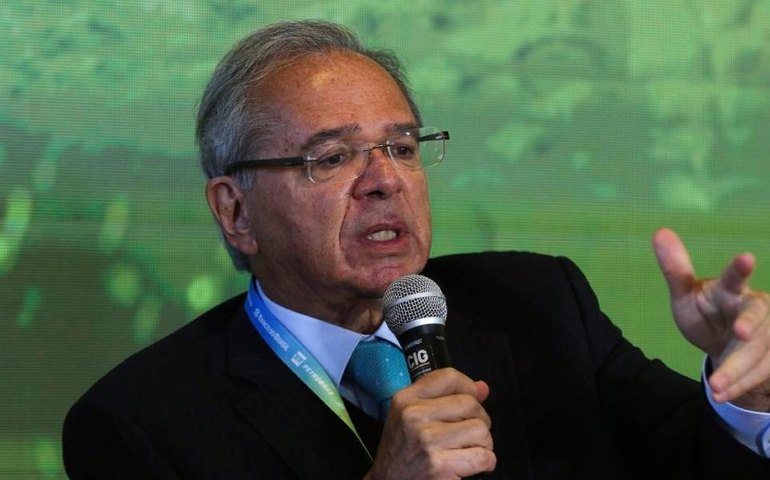 Guedes: Que história é essa de conflito fiscal com social? Isso é ignorância