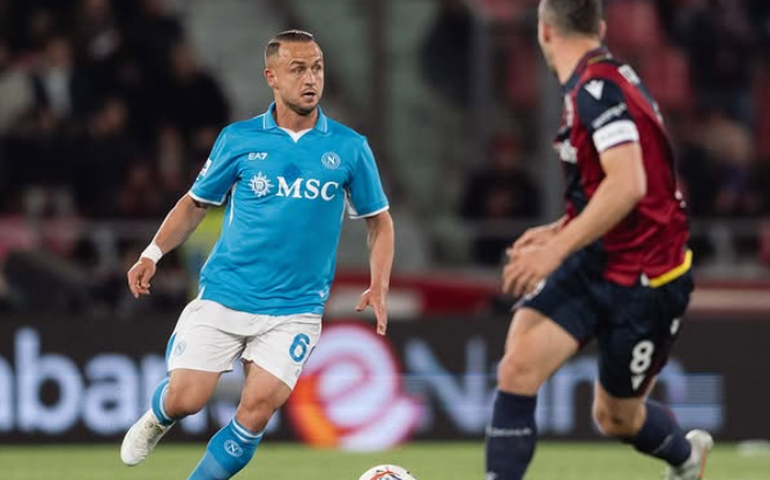 Napoli suporta enorme pressão do Bologna, mas 1 a 1 frustra planos de colar na líder Inter
