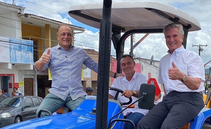 O senador Fernando Collor em Campo Alegre O senador Fernando Collor em Campo Alegre