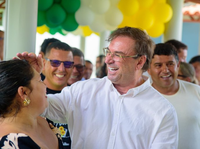 Prefeito Luciano Barbosa inaugura escola no povoado Capim para mais de 750 alunos