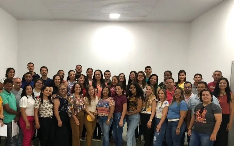 Secretaria de Educação de Major Izidoro reúne professores em oficinas do programa Educação Sistêmica