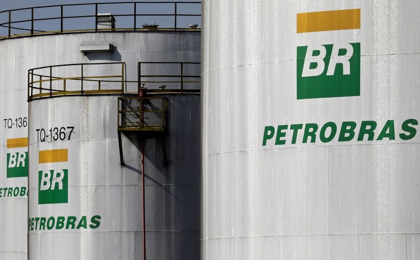 Petrobras retomará jornada de 8h e práticas relativas a despesas com pessoal
