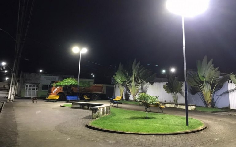 Prefeitura de Branquinha instala iluminação de LED em duas praças