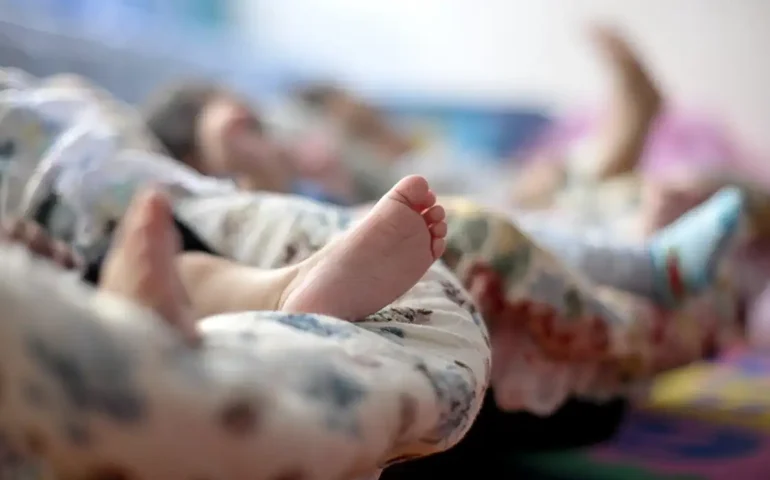 Pediatra da Sesau orienta sobre a importância do Método Canguru na redução da mortalidade infantil