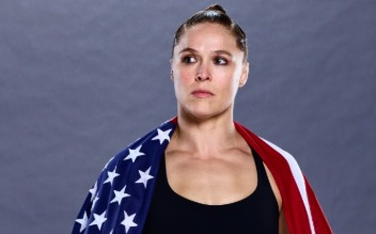 Ronda Rousey finaliza luta em 17 segundos no retorno das lendas do MMA feminino