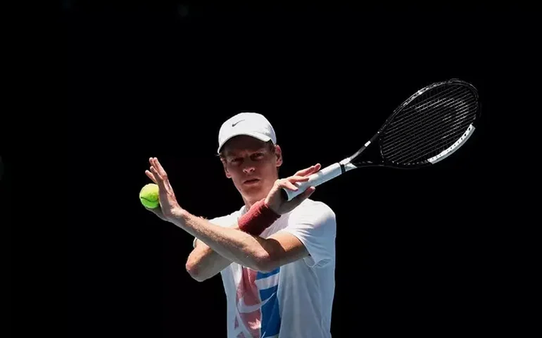 Sinner aponta volta ao topo do ranking como meta para 2026