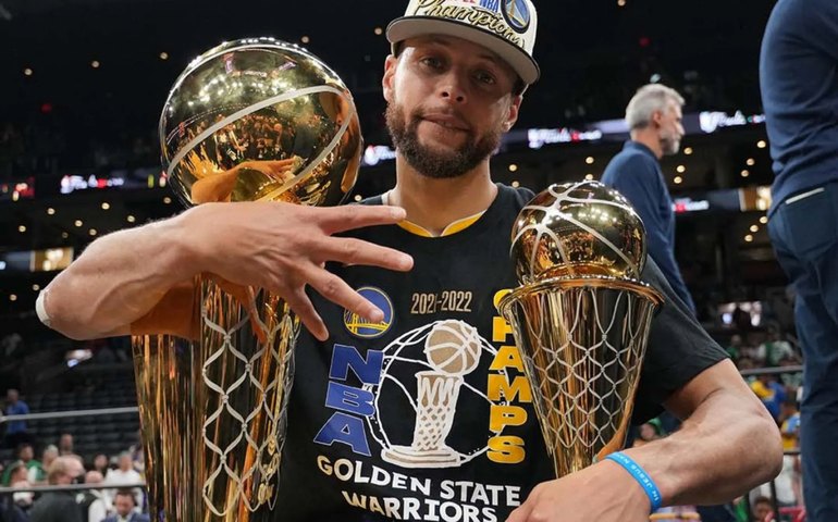 Curry comemora título da NBA com Warriors e MVP das finais: ‘É muito surreal’