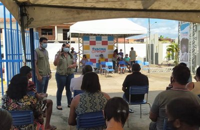 Vigilância Sanitária de Coruripe realiza ação sobre o São João sem Fogueira na sala de espera para Vacinação Covid-19