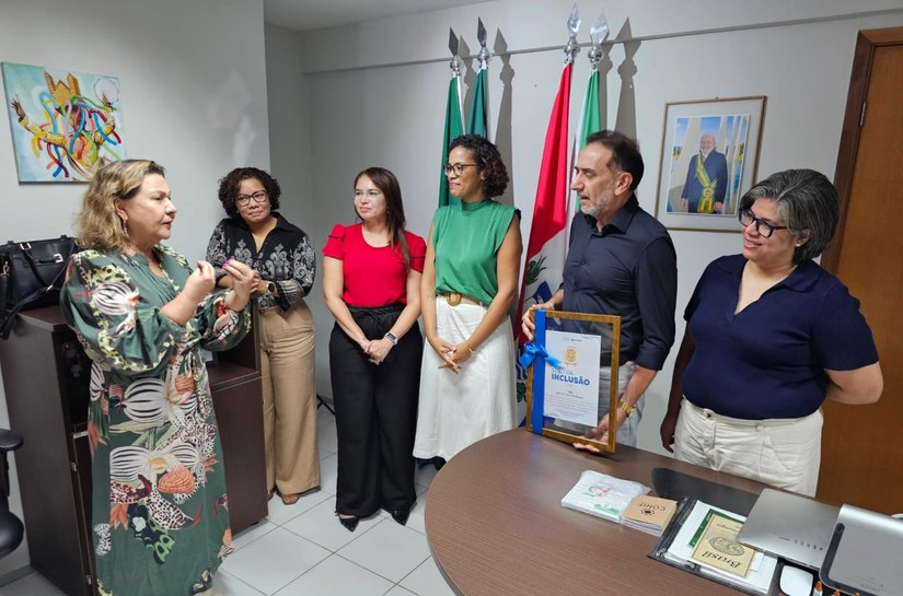 Secdef entrega Selo da Inclusão ao Ifal e discute ações de acessibilidade