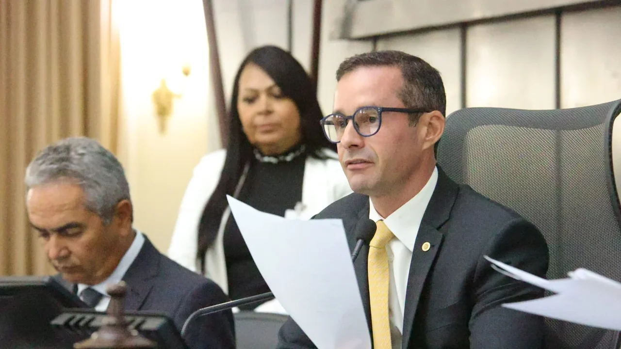 Bruno Toledo é eleito conselheiro do TCE-AL com 24 votos