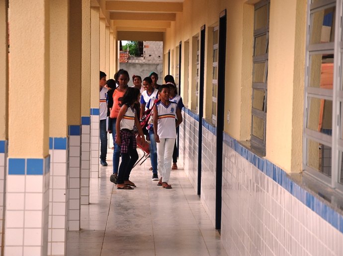 Alunos de escola na Praia do Francês já estudam em novo prédio