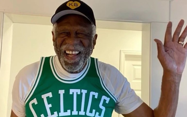 Morre Bill Russel, um dos maiores jogadores da NBA e lenda do Boston Celtics