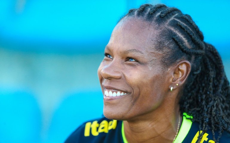 Aos 42 anos e de olho na Olimpíada, Formiga renova com PSG por mais uma temporada