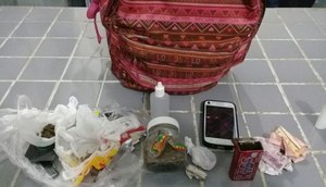 drogas e pertences apreendido pela polícia