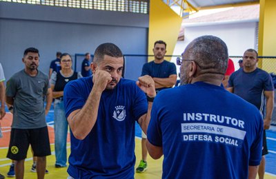 Vigilantes escolares de Arapiraca são capacitados em protocolos de segurança e defesa pessoal