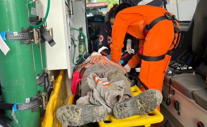 Equipes de resgate atendem motorista ferido após colisão entre van e caminhão na BR-316, entre Satuba e Pilar