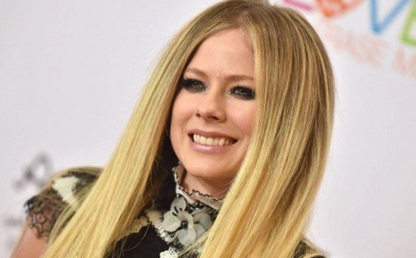 Avril Lavigne anuncia live beneficente para outubro