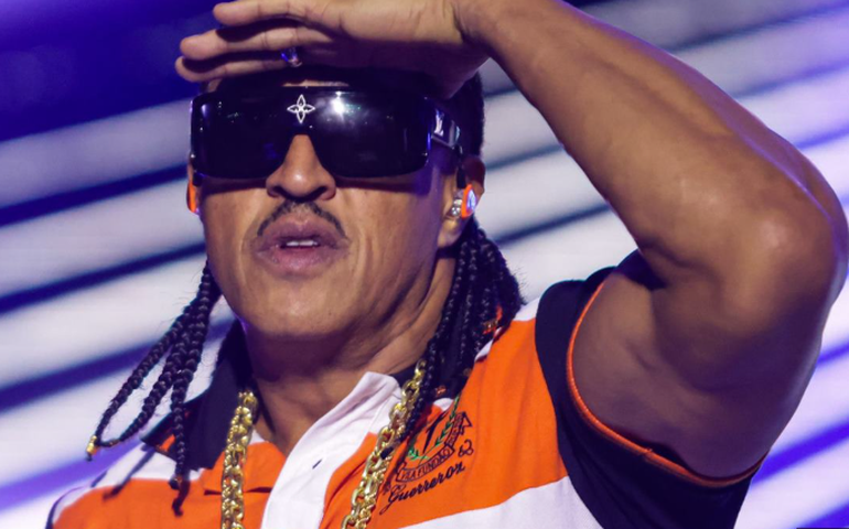 Mano Brown pede desculpas a Camila Pitanga e Antonio Pitanga após chamar atriz de 'mulata'