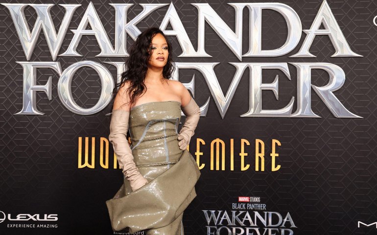 Rihanna marca presença na première de ‘Pantera Negra: Wakanda Para Sempre’