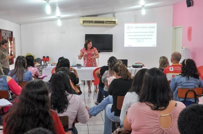 Nota Fiscal Cidadã leva orientações à instituição cadastrada no programa