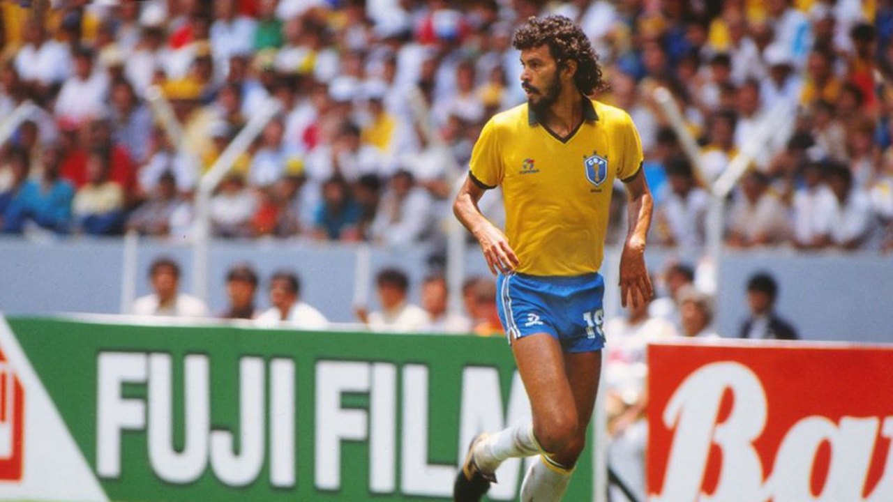 Obra mostra Sócrates notável dentro e fora das quatro linhas
