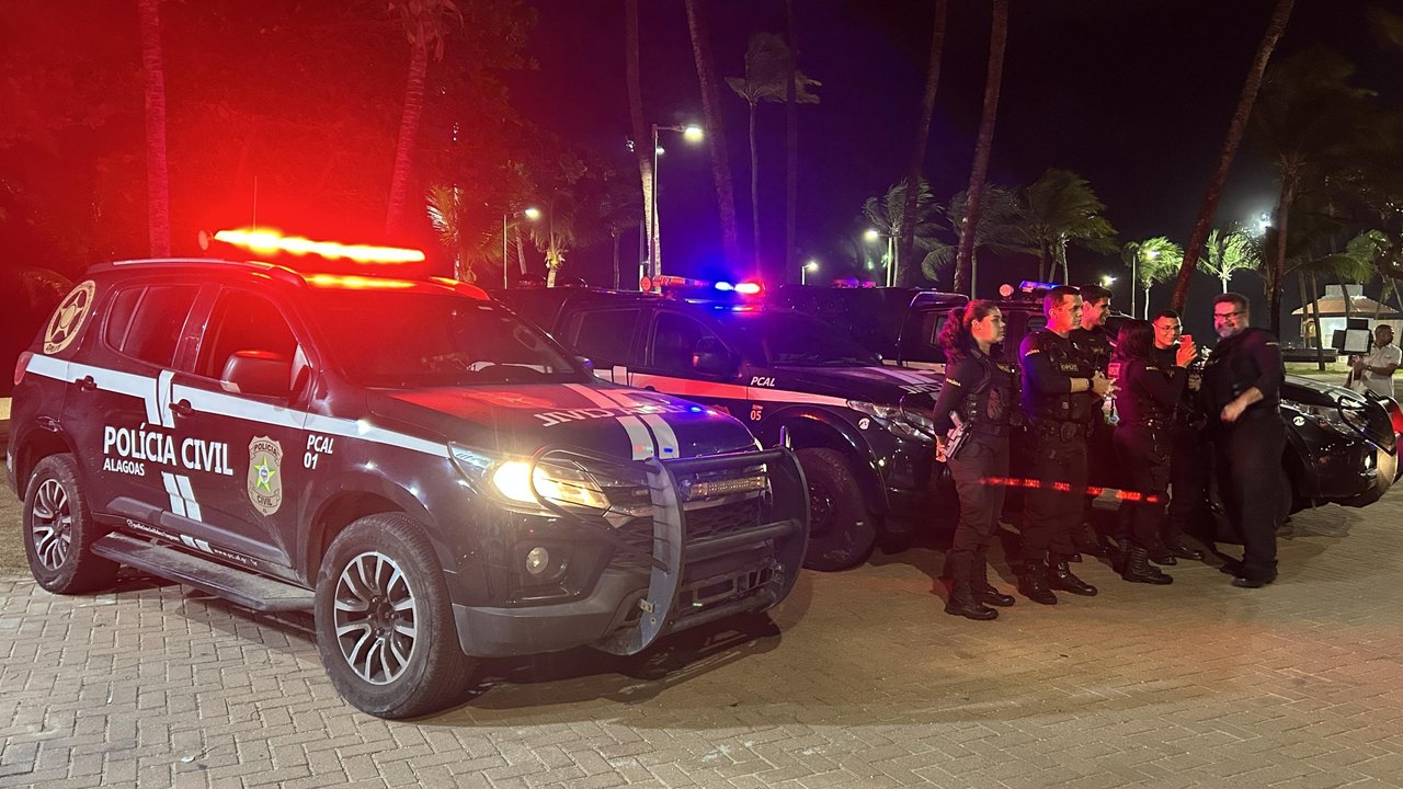 Homem acusado de arrombar ônibus de turismo é preso pela Oplit na Ponta Verde