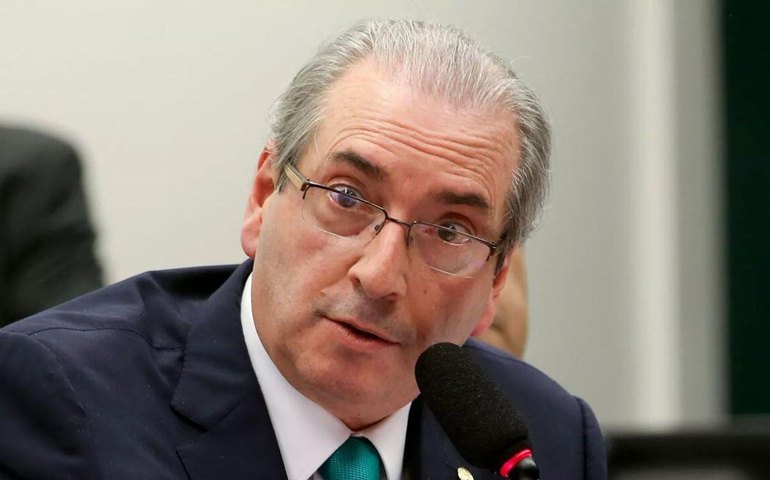 Eduardo Cunha pediu a Mauro Cid que acionasse Bolsonaro para interceder a seu favor