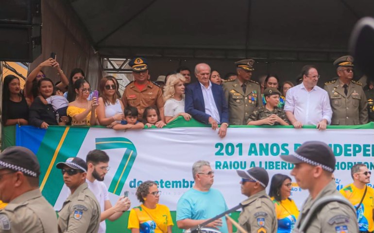 Cerca de 30 mil pessoas acompanham o Desfile da Independência em Arapiraca