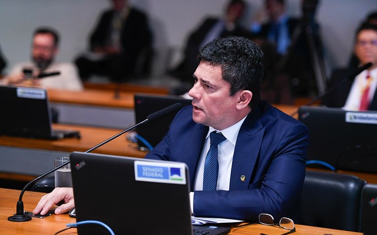 Adiada votação de projeto que protege população LGBTQIA+ em presídios