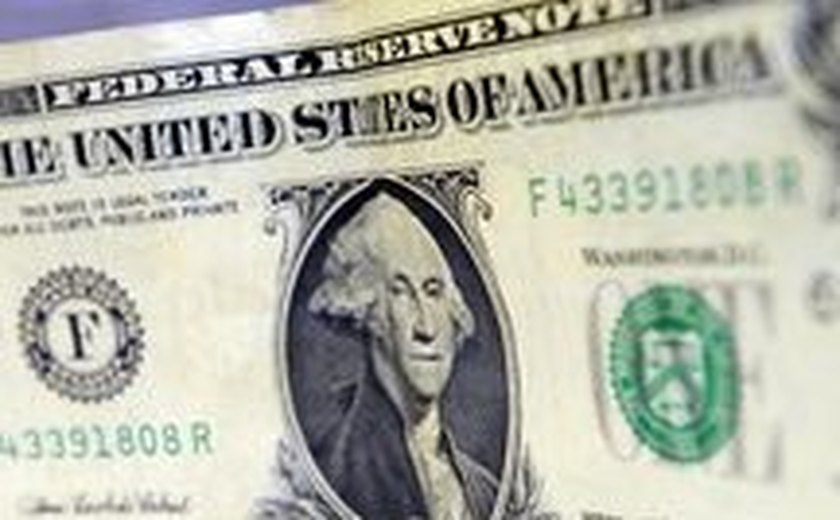 Dólar comercial volta a ser cotado acima de R$ 2,70