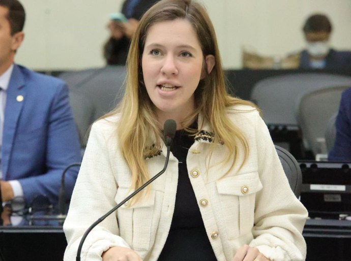 Cibele Moura propõe que puérperas saiam da maternidade já vinculadas à UBS de referência em Alagoas
