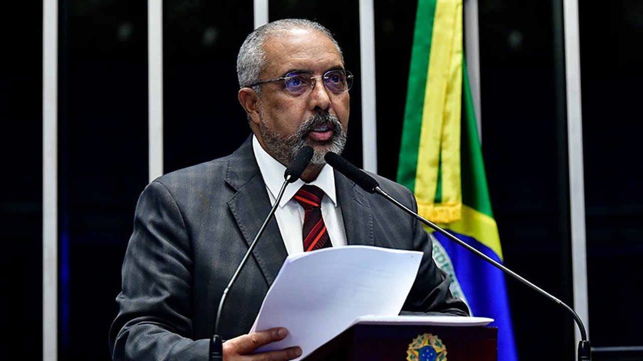 Paim registra resistência da CLT em seus 80 anos, apesar dos recentes retrocessos