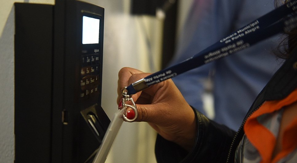 Discussão sobre PECs que determina duas folgas semanais é interrompida