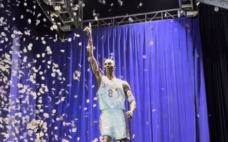 Los Angeles Lakers inauguram estátua em homenagem a Kobe Bryant; vídeo