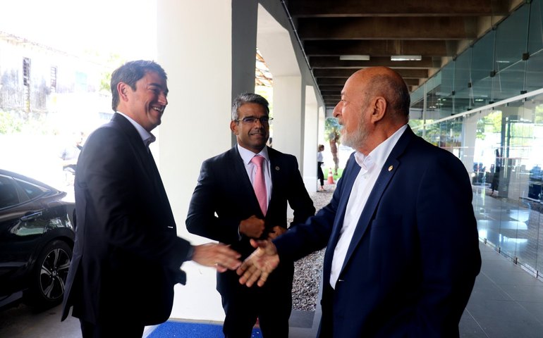 Lyra defende atuação conjunta de poderes para resolver questões referentes ao evento geológico em Maceió