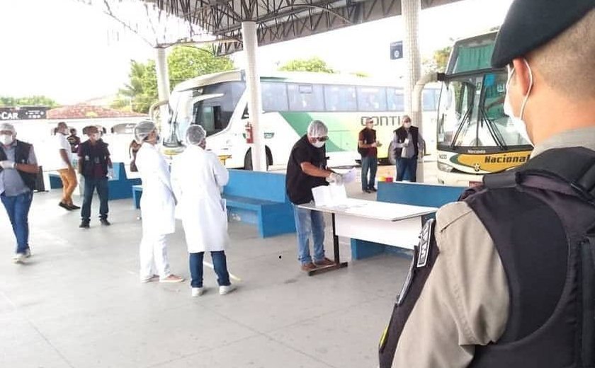 Vigilância sanitária de Arapiraca realiza ação de fiscalização em ônibus interestaduais no terminal rodoviário
