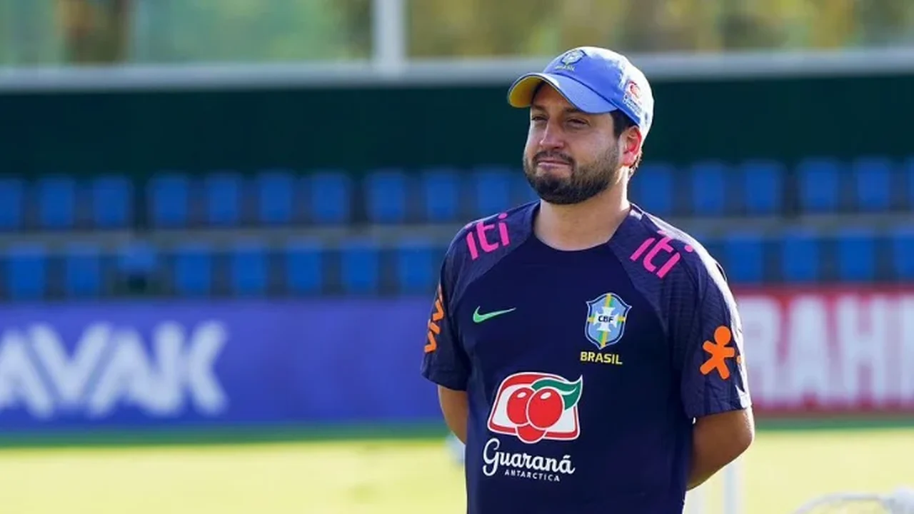 Técnico da seleção feminina, Arthur Elias lidera um Brasil renovado diante dos EUA
