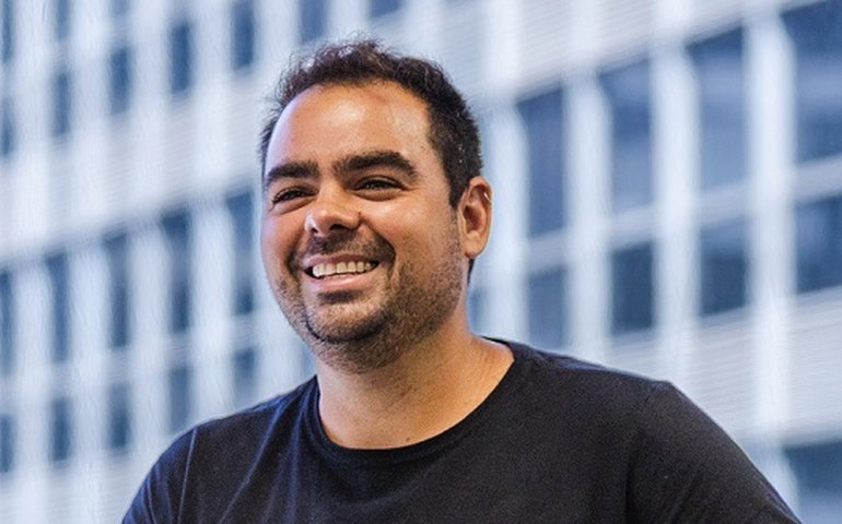 Tavinho Camerino representa o Brasil e leva a originalidade do seu design para o Salão Internacional do Móvel de Milão 2022