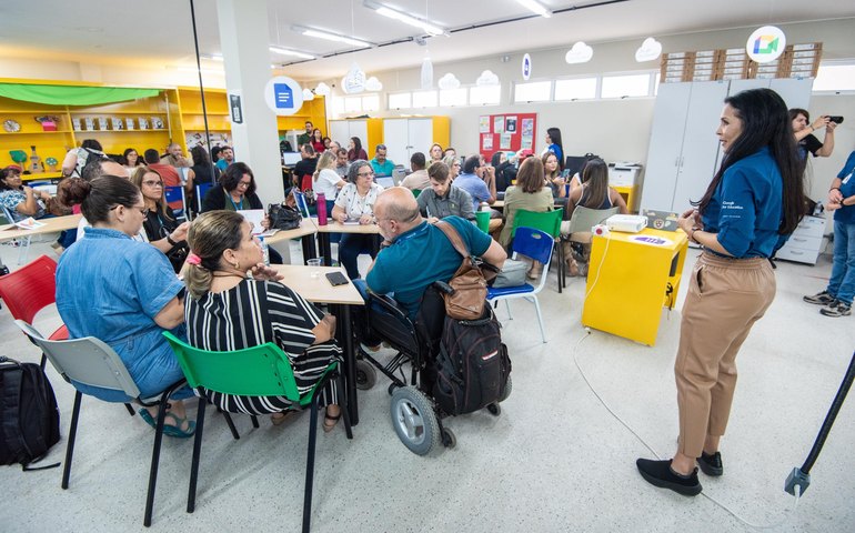 Formadores regionais da Seduc participam de capacitação da Google com foco em IA