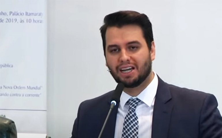 Trama golpista: Moraes rejeita Eduardo e Carlos Bolsonaro como testemunhas de Filipe Martins