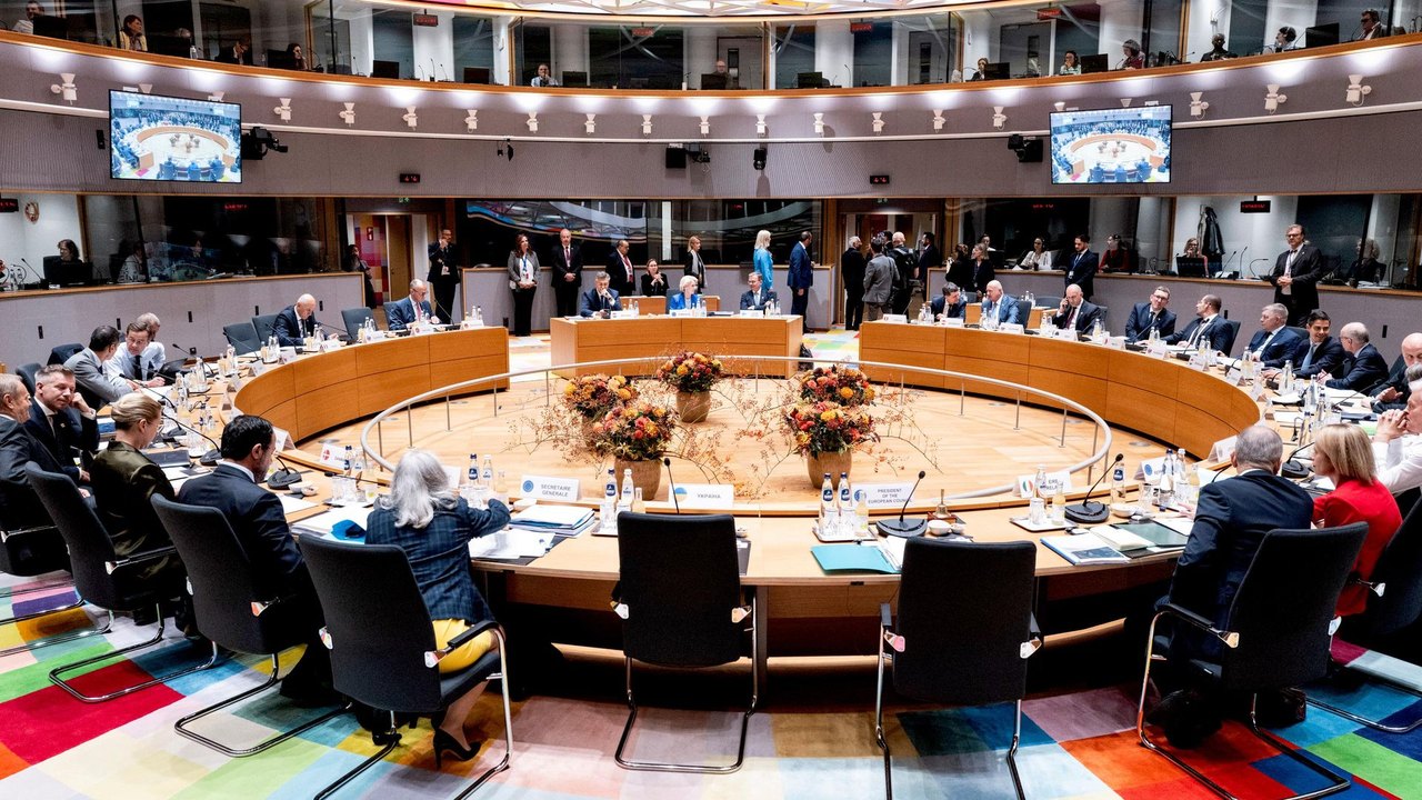 Debates na cúpula da UE viram gritaria em meio a impasses